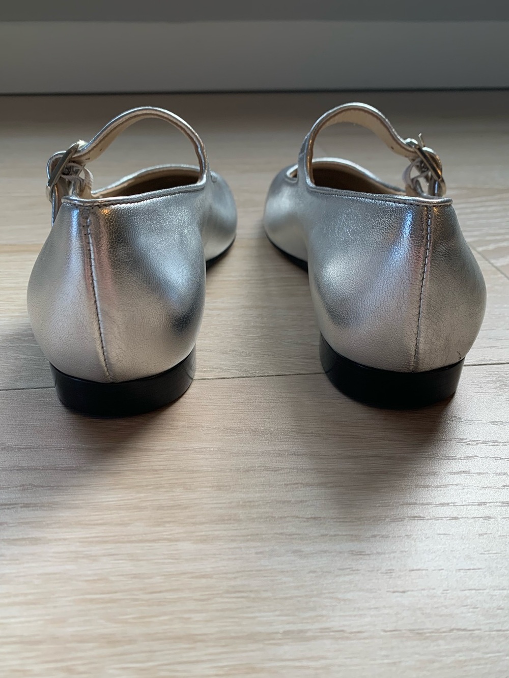 Le Monde Beryl Metallic Silver Leather Mary Jane Flats NWT Size 38.5 IT - Picture 5 of 10